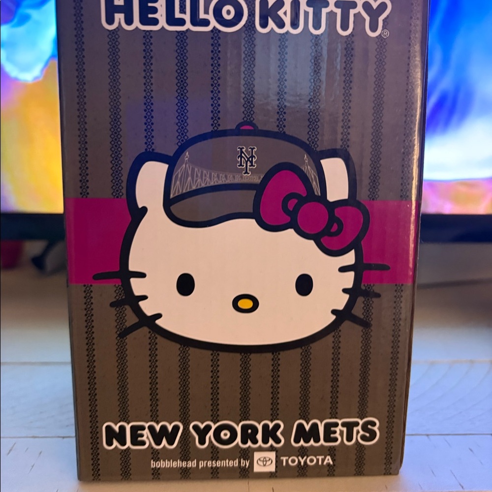 Hello kitty 2025 Mets Bobblehead - Picture 6 of 6